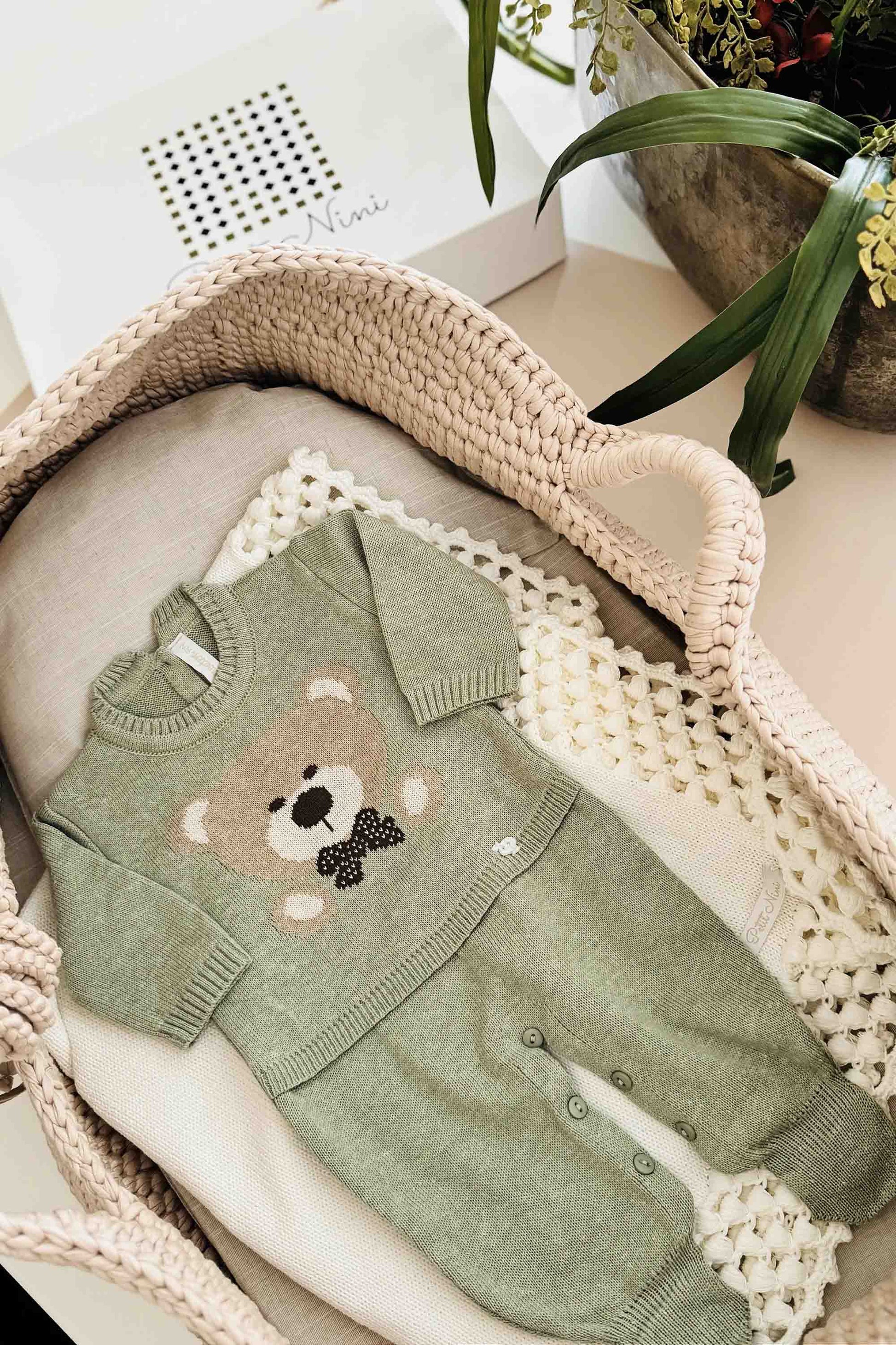 Macacão Bebê em Tricô Verde Estampa Urso Maternidade — foto 2
