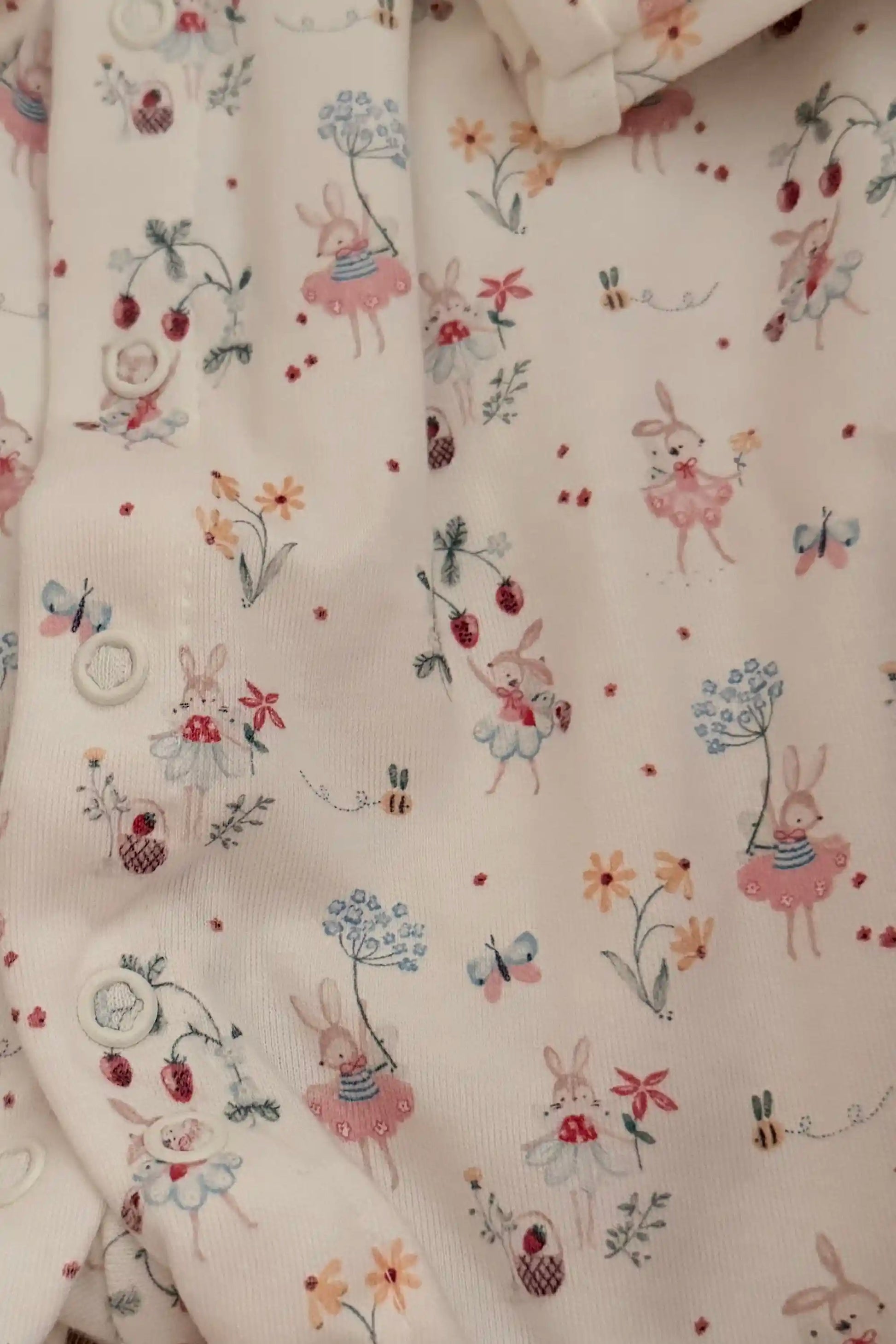 Macacão Bebê Menina em Algodão Egípcio com Pala Bordada e Estampa Floral — foto 4