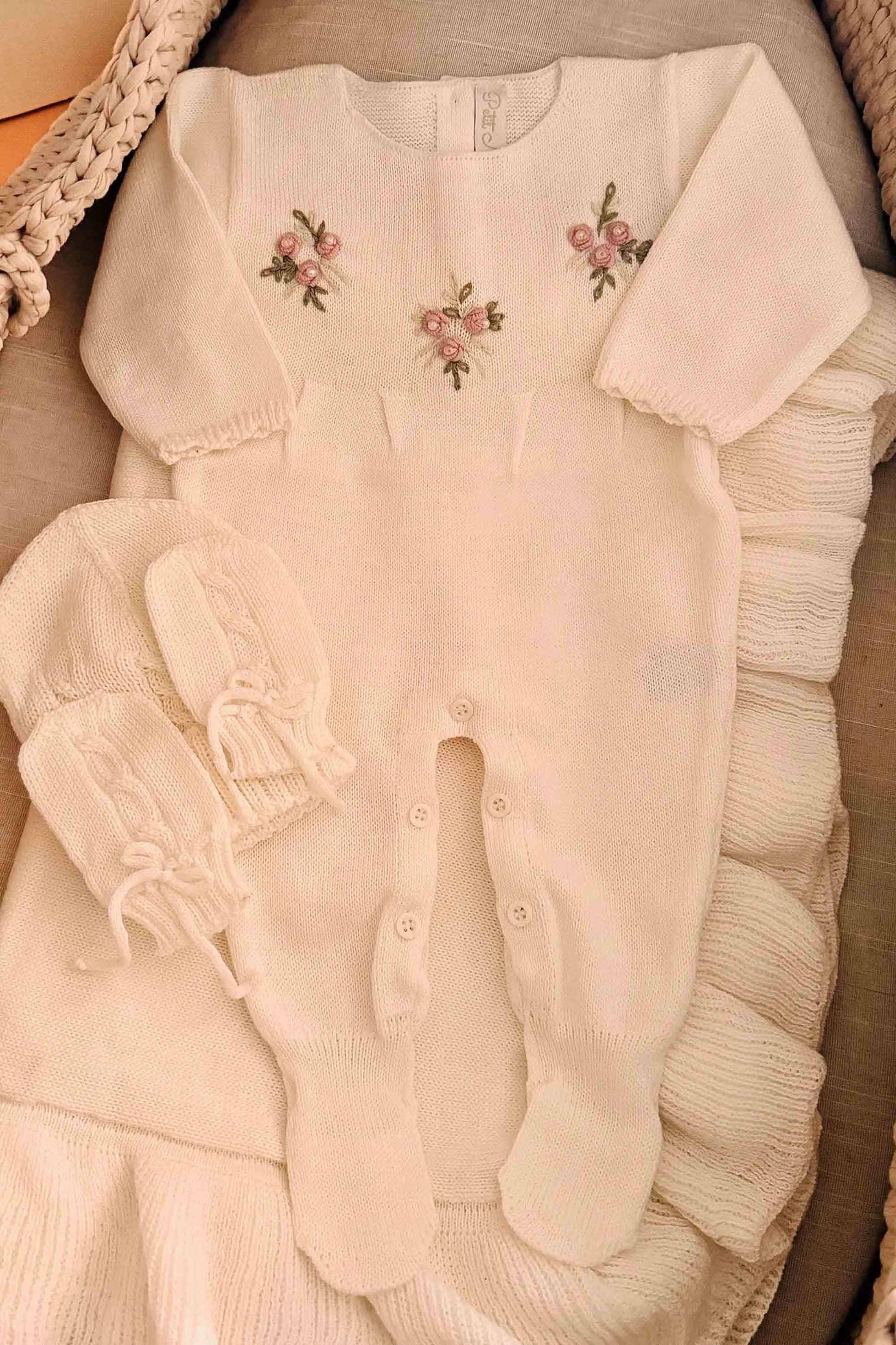 Macacão Maternidade Tricot Bordado Flor Bouquet Cecilia Off White — foto 1
