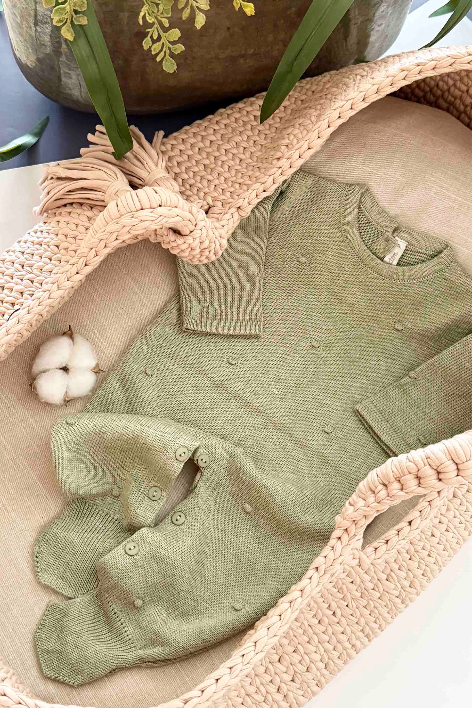 Macacão para Maternidade em Tricot Poá Verde Mescla