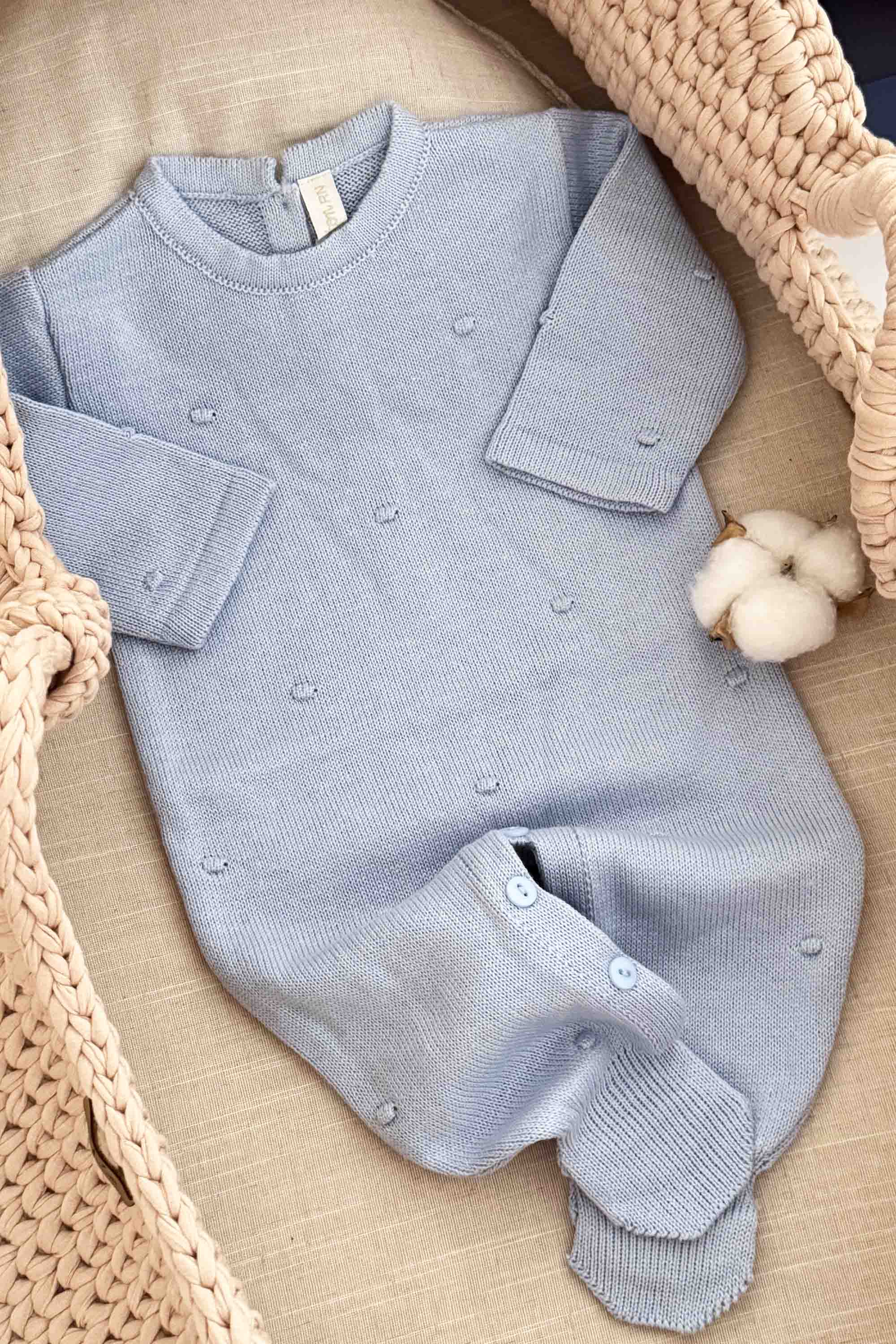 Macacão Bebê Menino Saída Maternidade em Tricot Azul Claro — foto 2
