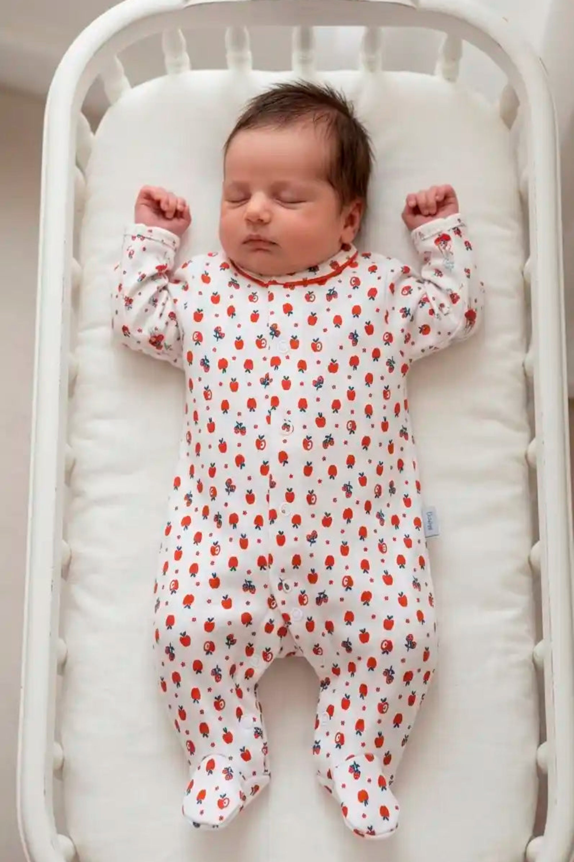 Macacão para Bebê Prematuro em Algodão Egípcio Estampa Maças — foto 1