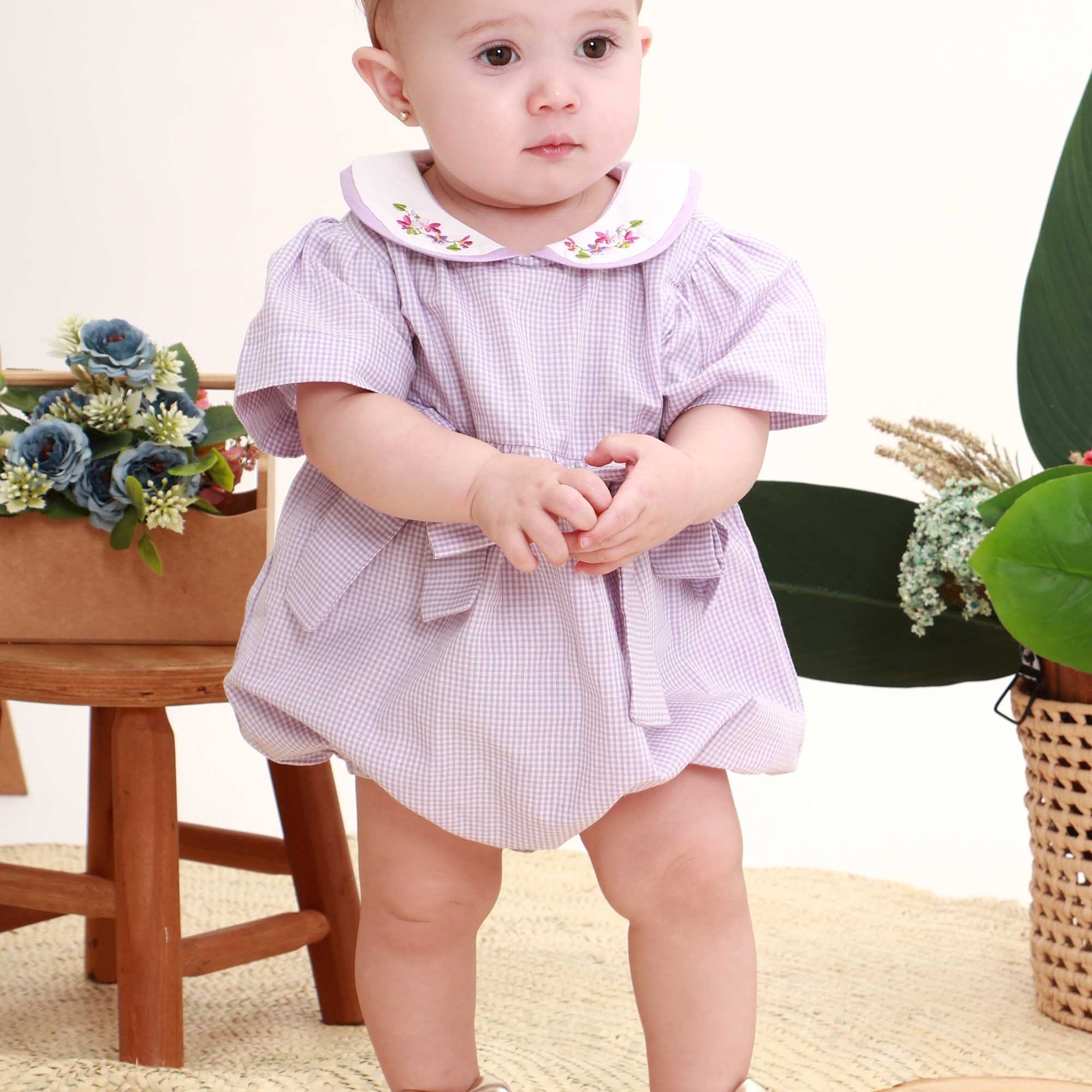 Romper para Bebê Xadrez Lilás Exclusivo Petit Nini Gola Bordada — foto 1