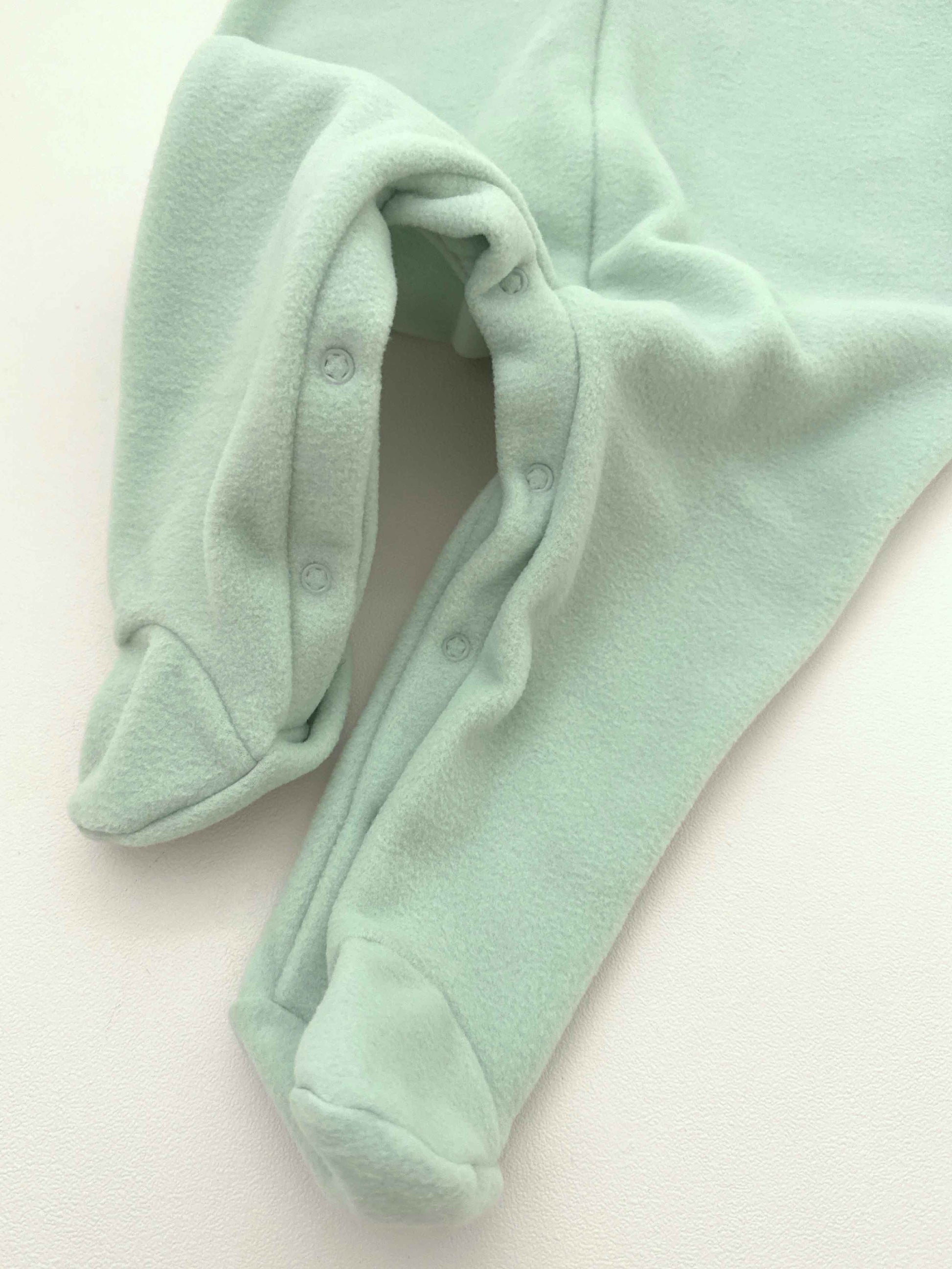 Macacão em Soft Bebê Verde Claro Detalhe Urso — foto 4