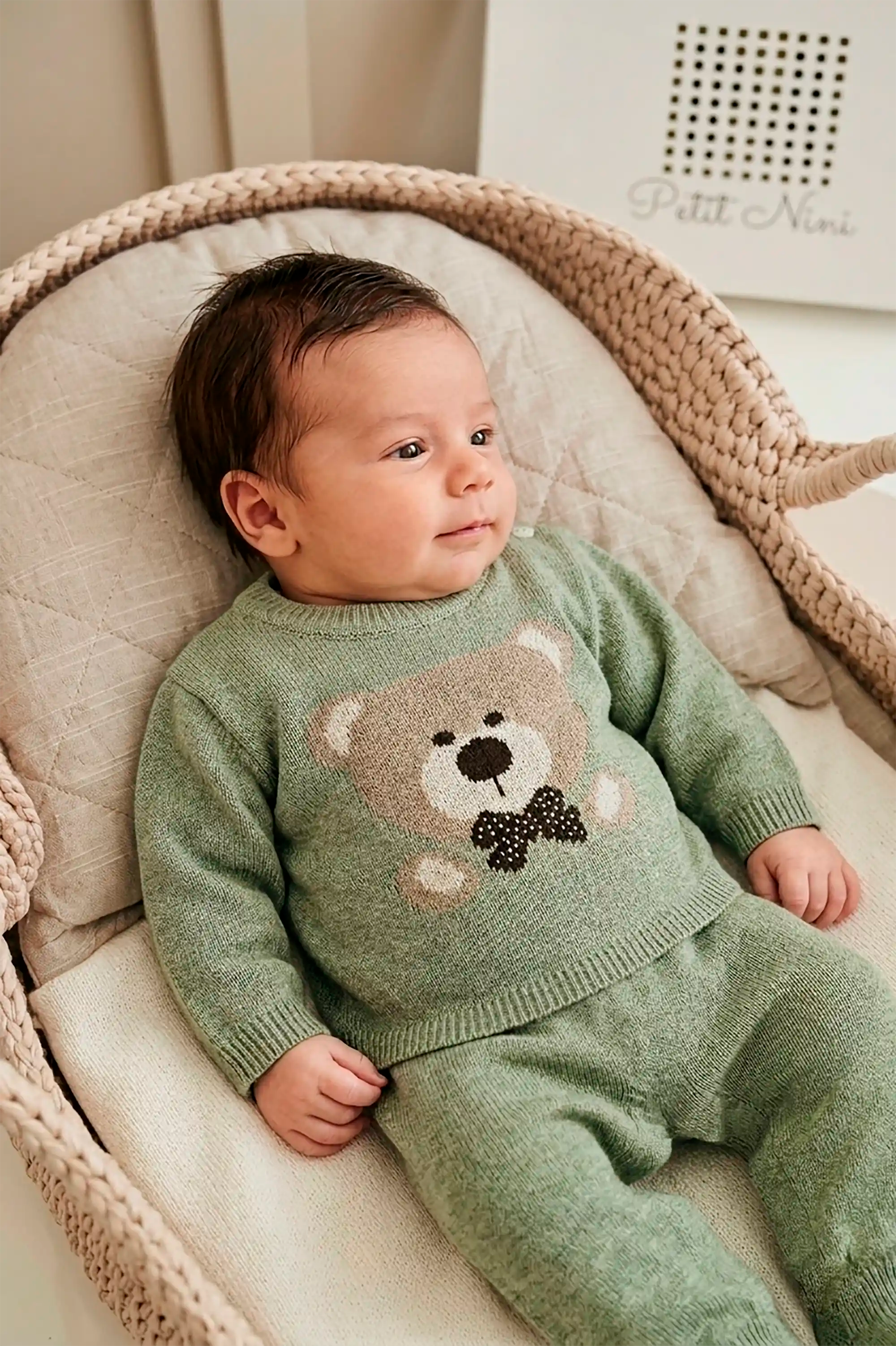 Macacão Bebê em Tricô Verde Estampa Urso Maternidade — foto 1