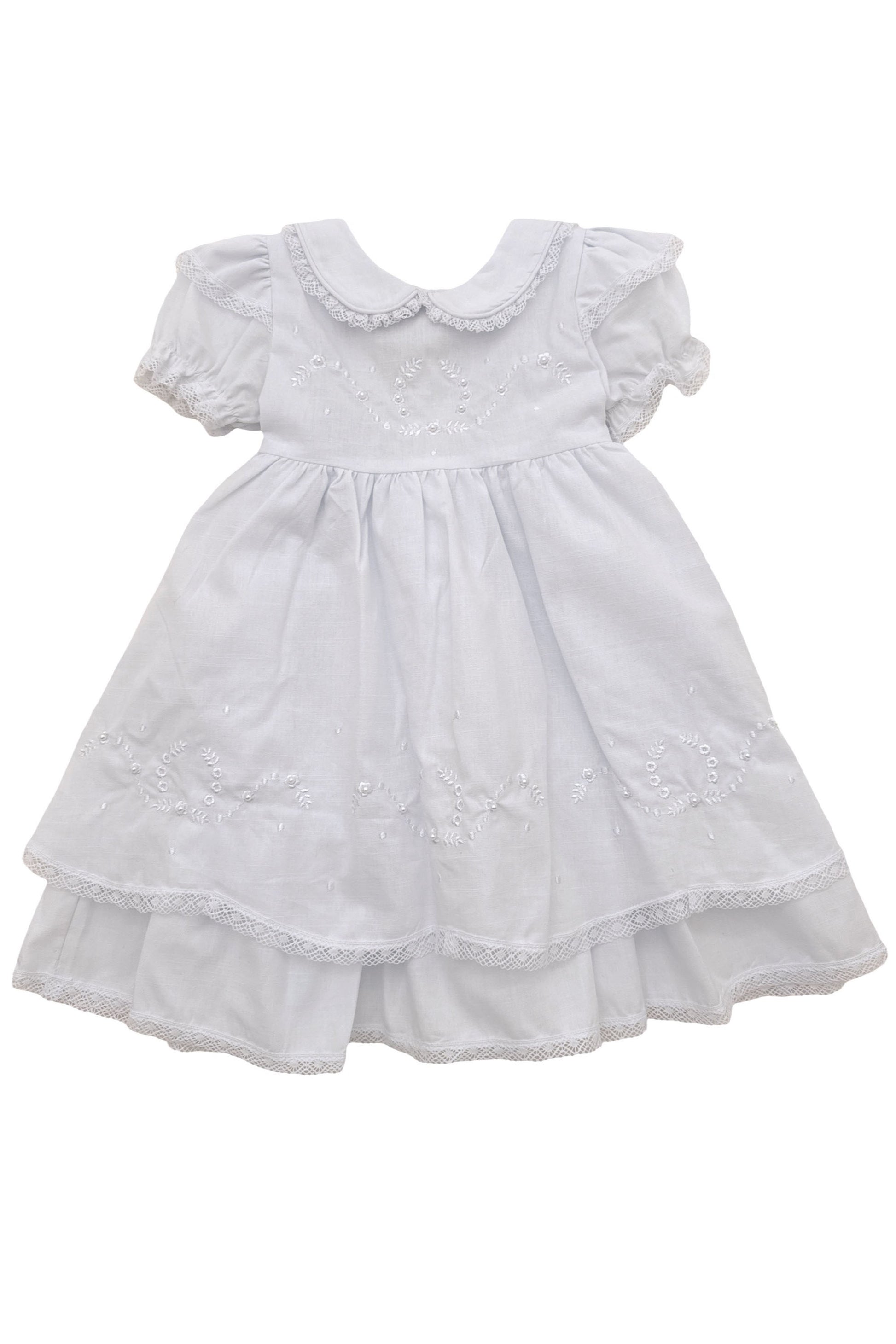 Vestido Bebê Branco com Bordados Aplicação de Renda e Saia Dupla com Babado — foto 1