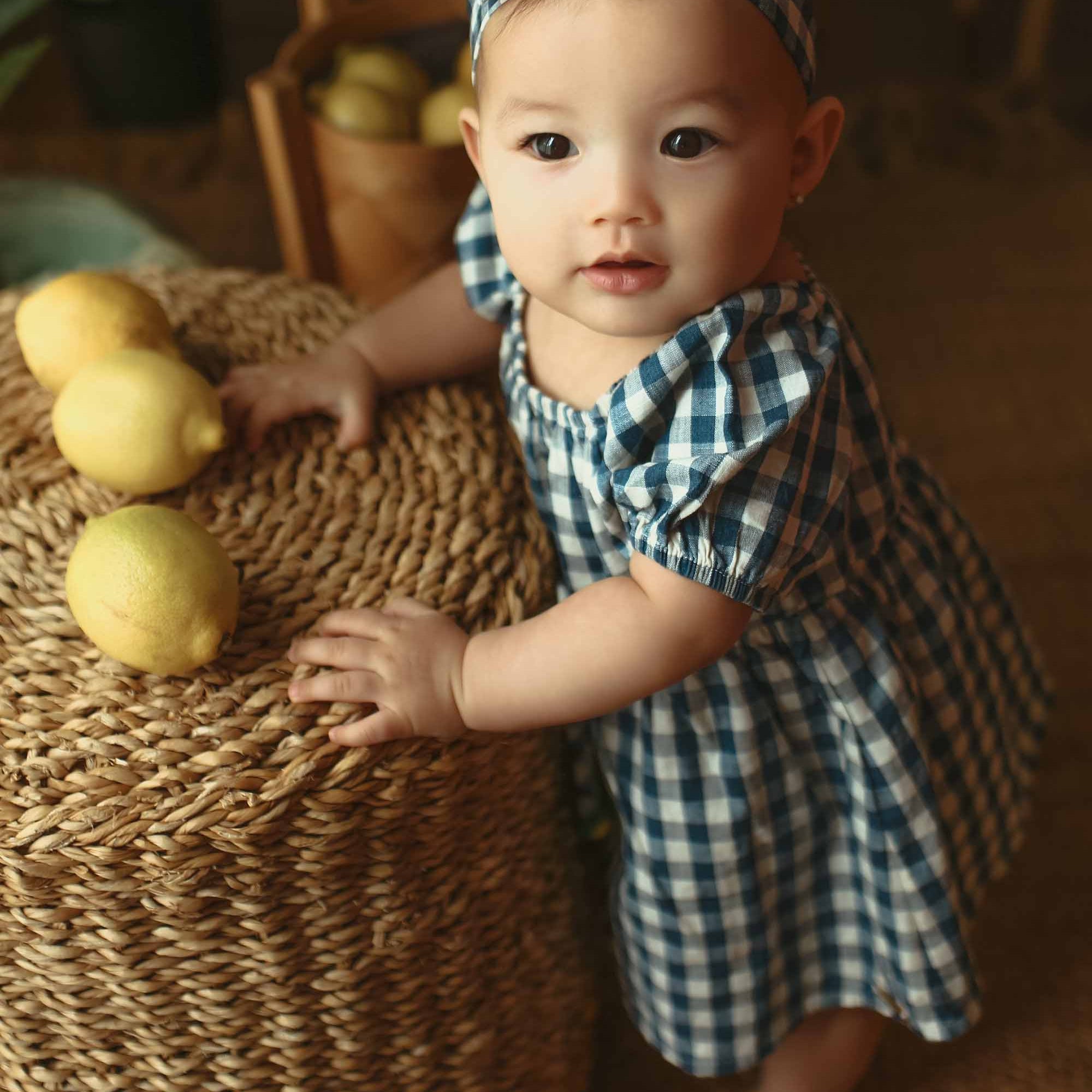 Vestido Bebê Estampa Xadrez Azul Detalhe Limão Citrus — foto 1