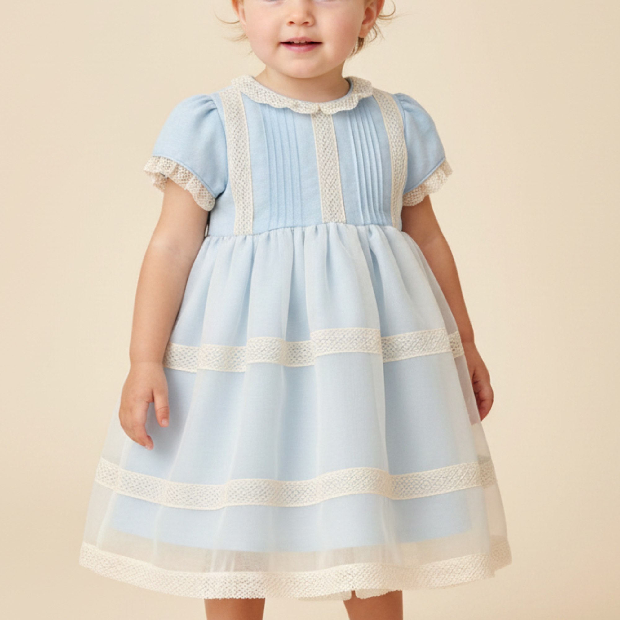 Vestido Infantil de Voal Azul com Detalhes em Renda