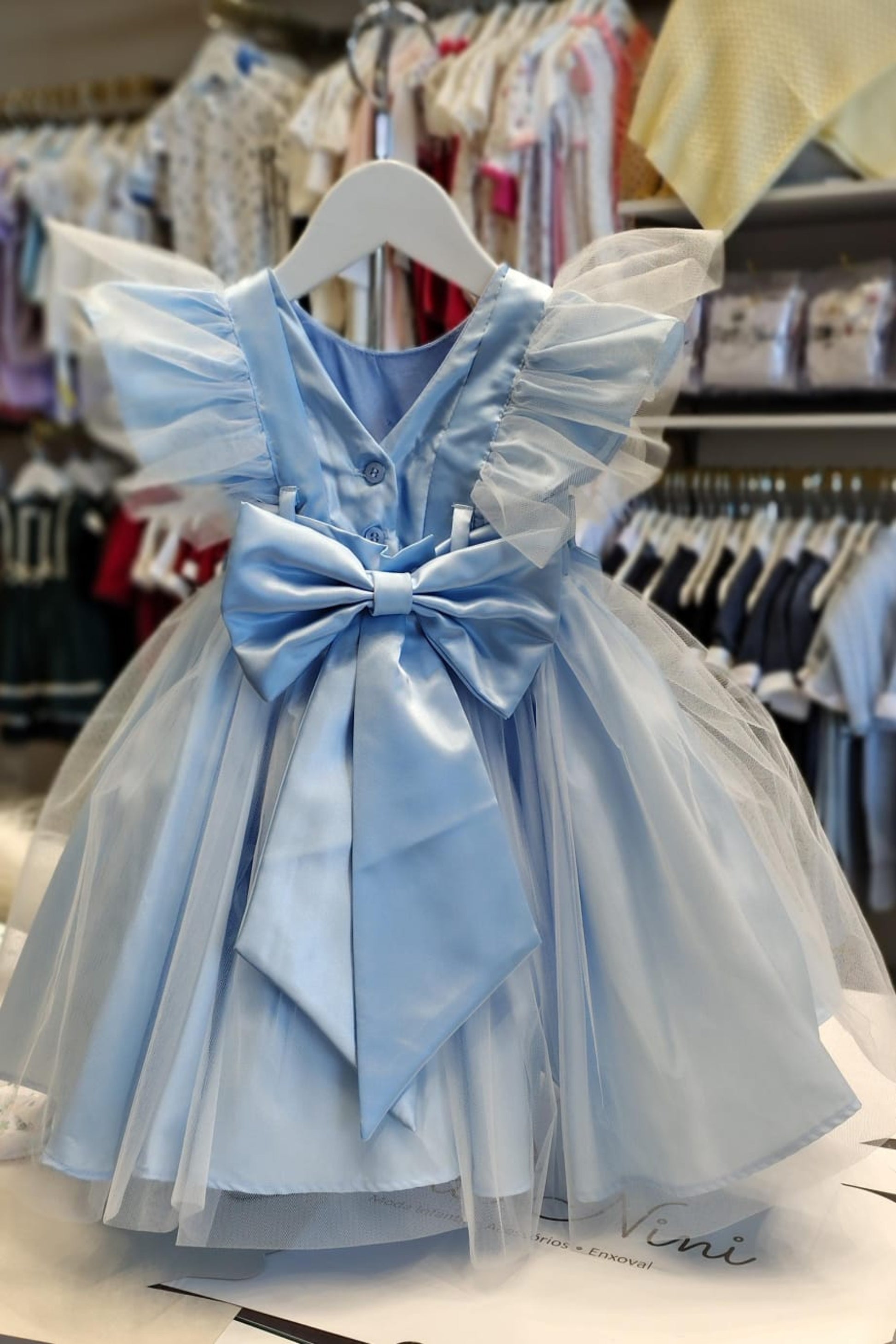 Vestido Infantil Rodado para Festa em Tule Azul com Borboletas — foto 3