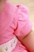 Vestido Casinha de Abelha com Bordado Coelhos Linho Rosa — foto 5