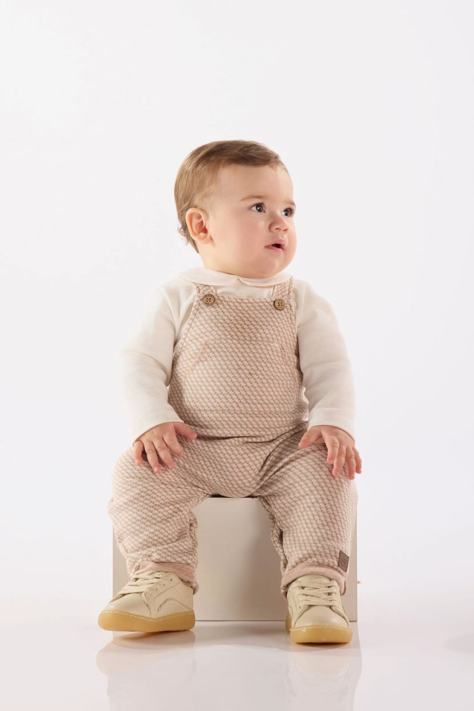 Conjunto Jardineira e Body para Bebê em Malha Jacquard Xadrez — foto 1